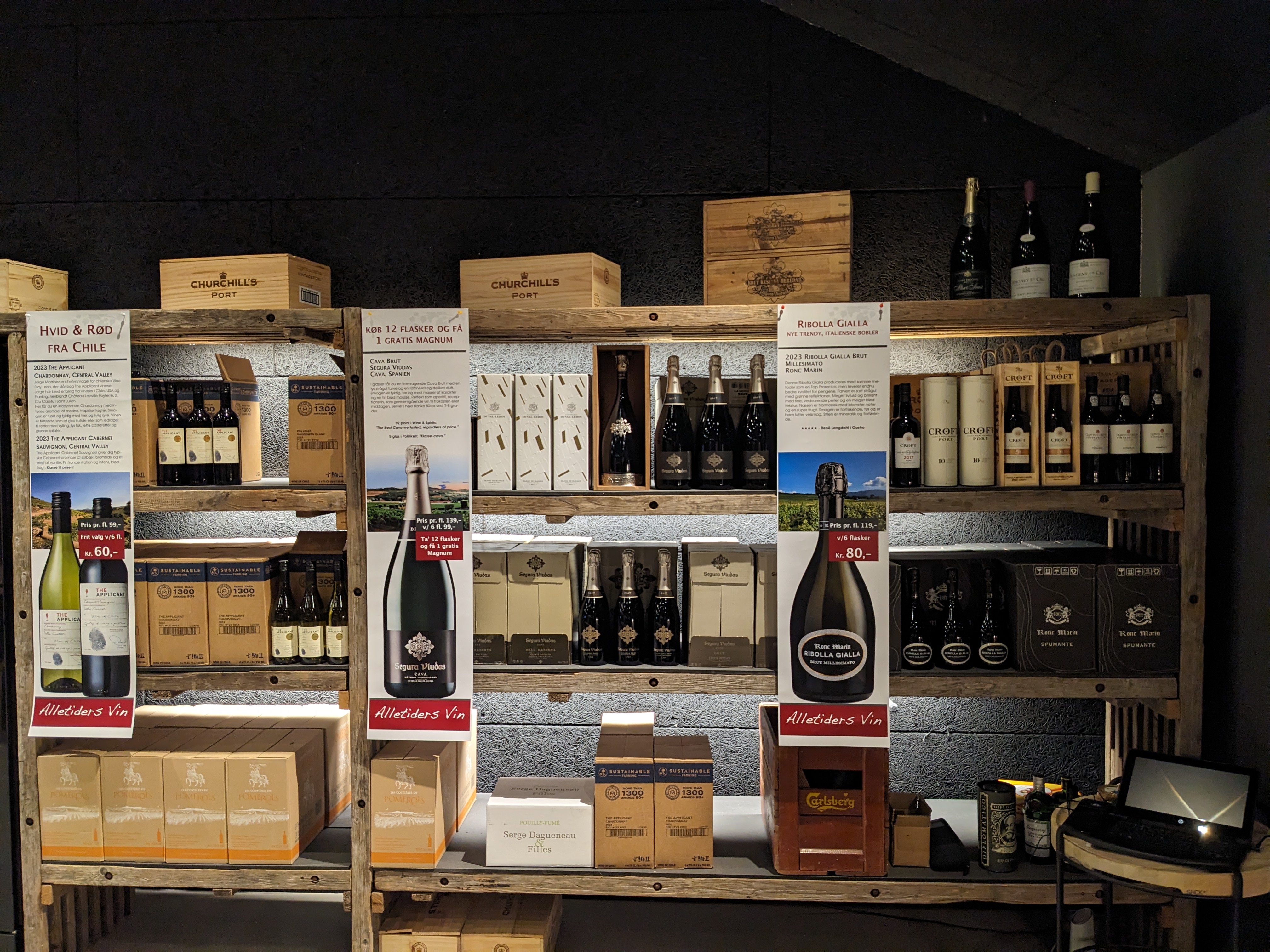 Kom ind og få god rådgivning til at finde den helt rigtige vin.
